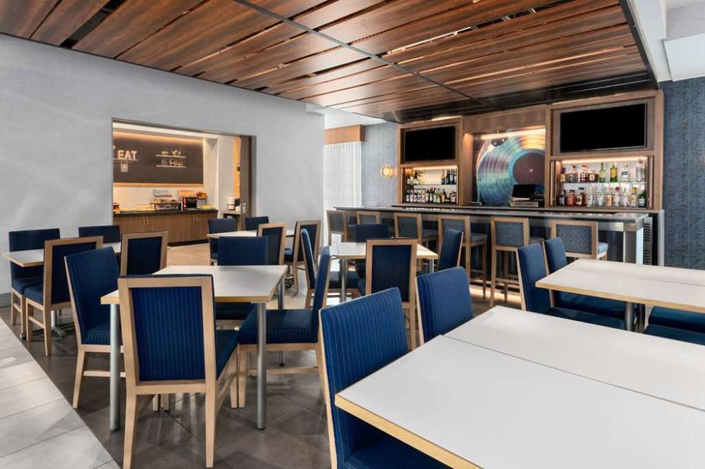 Hampton Inn By Hilton Nashville Airport Century Place 5