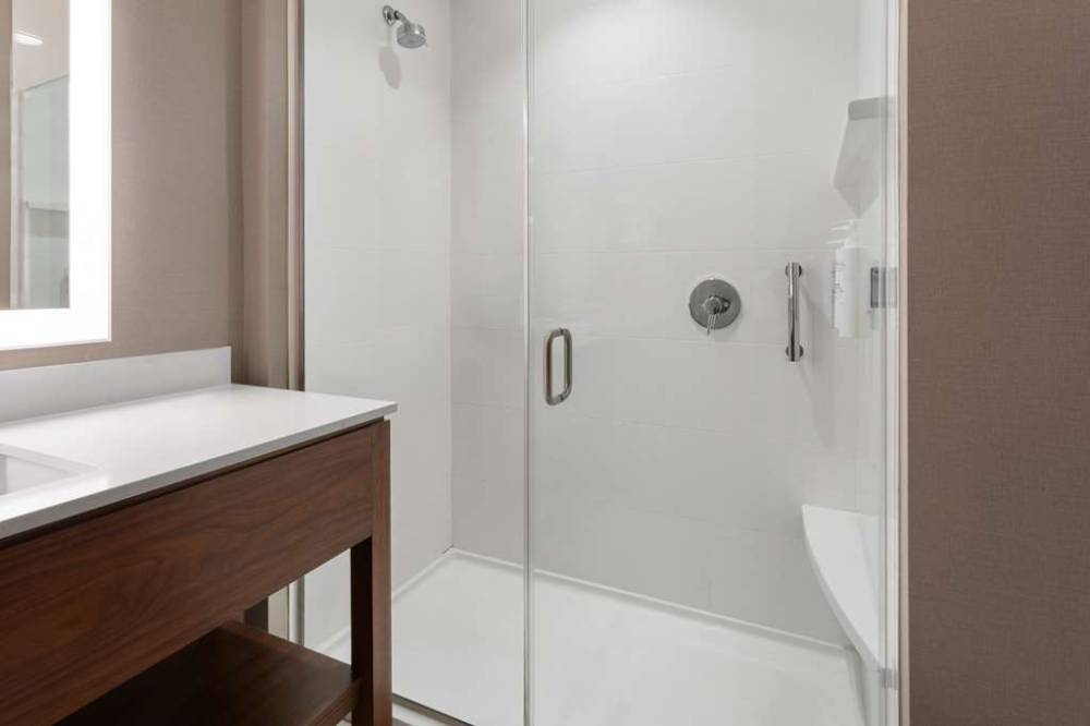 Hampton Inn By Hilton Nashville Airport Century Place 8