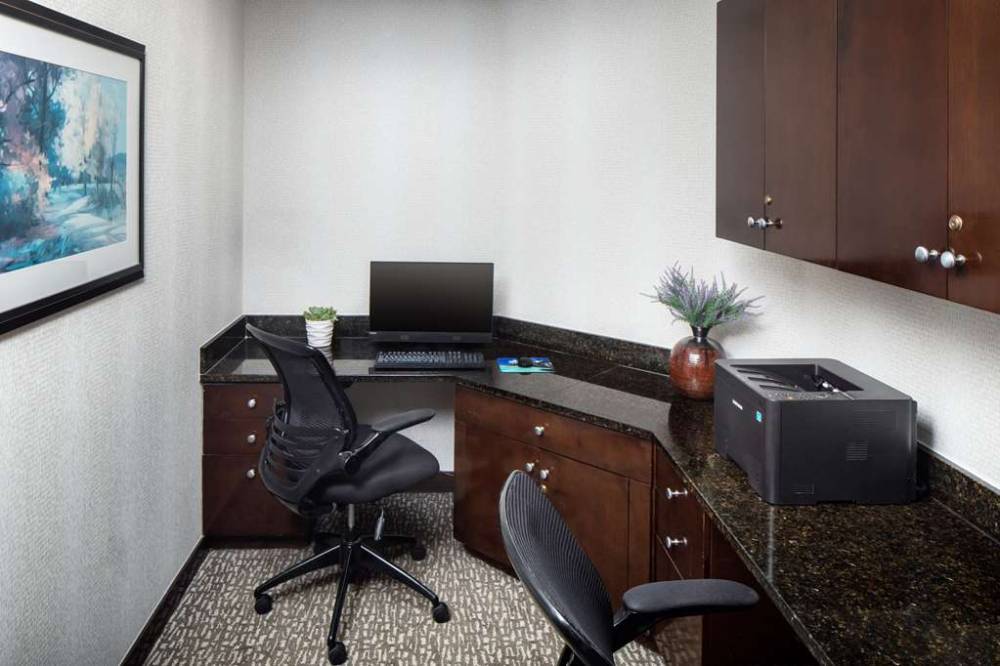 Hampton Inn Garden City Long Island 5