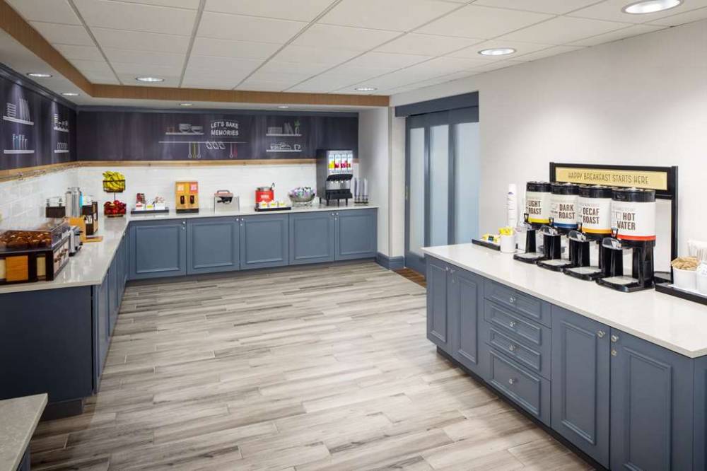 Hampton Inn Garden City Long Island 6