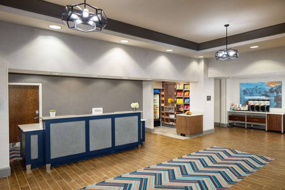 Hampton Inn Garden City Long Island 4