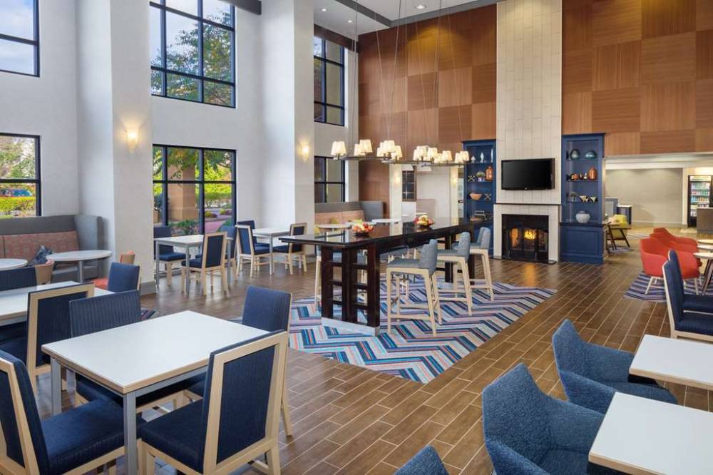 Hampton Inn Garden City Long Island 3