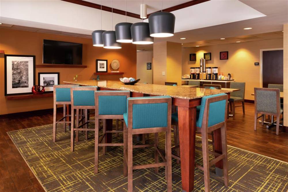 Hampton Inn Greensboro-airport 3