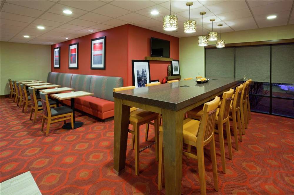 Hampton Inn Rockford 2