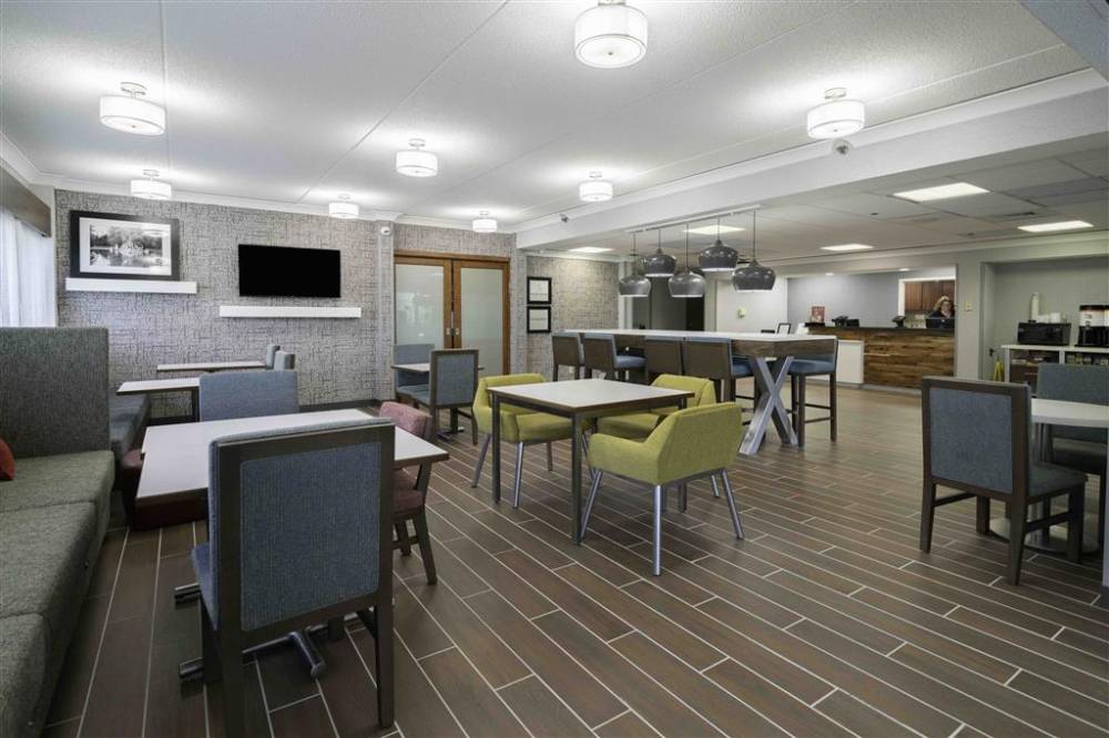 Hampton Inn St. Louis/westport 3