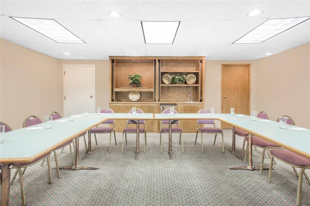 Hawthorn Suites By Wyndham Green Bay 2