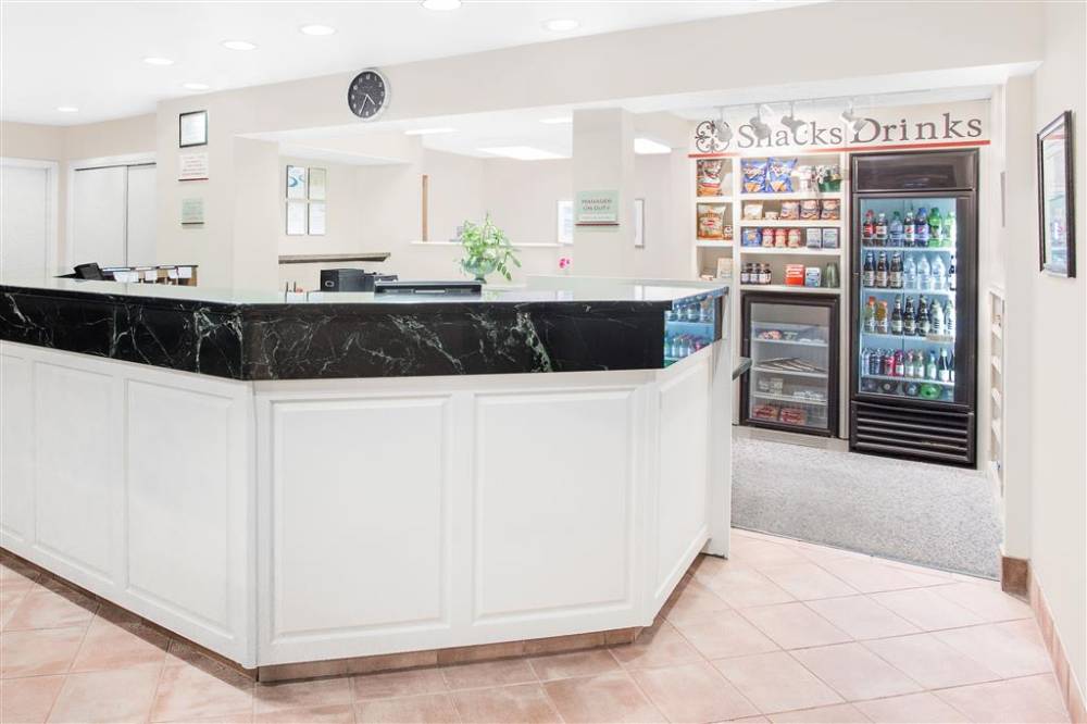 Hawthorn Suites By Wyndham Green Bay 3