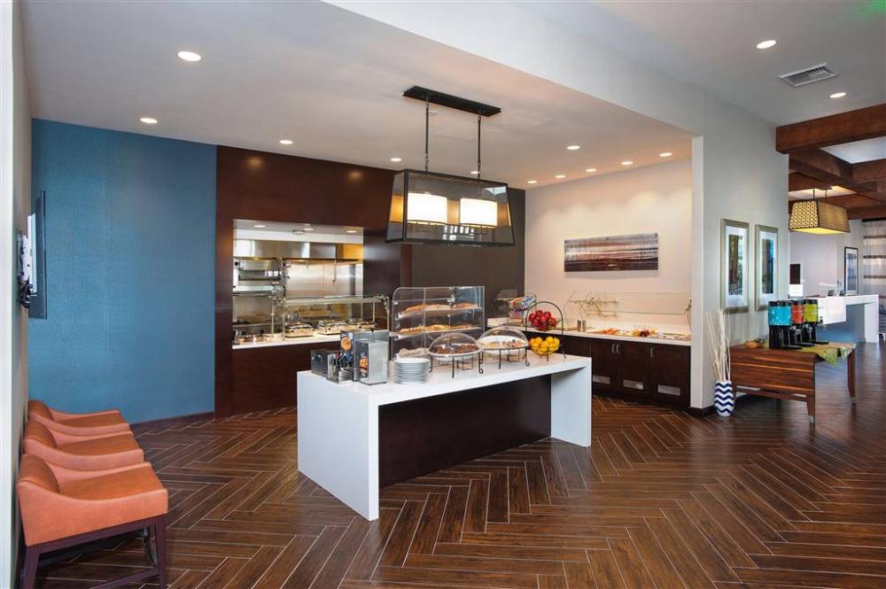 Hilton Garden Inn Burbank Downtown 8