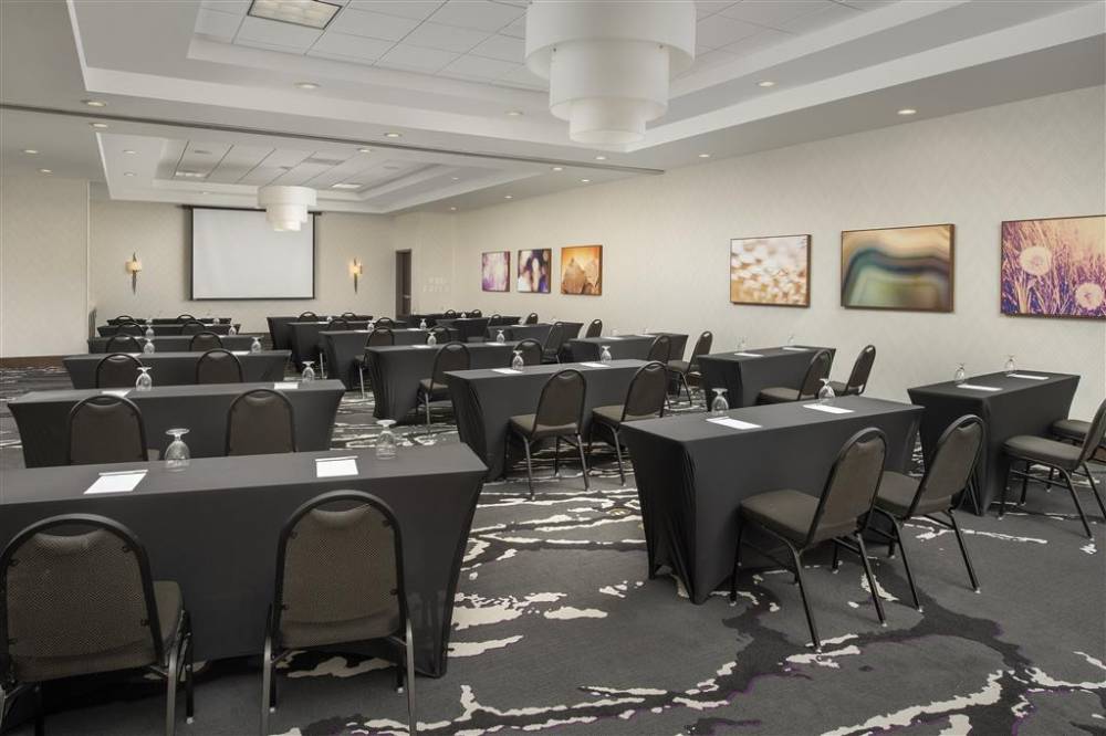 Hilton Garden Inn Charlotte Airport 2