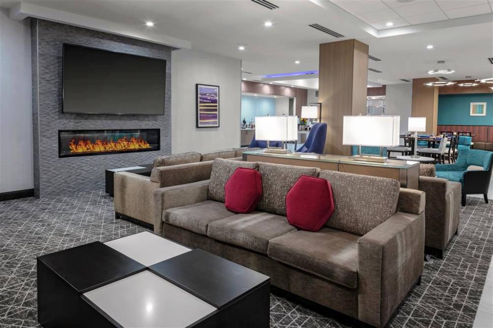Hilton Garden Inn Colorado Springs Down 3