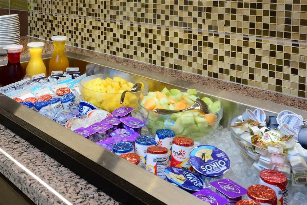 Hilton Garden Inn Greensboro Airport 9