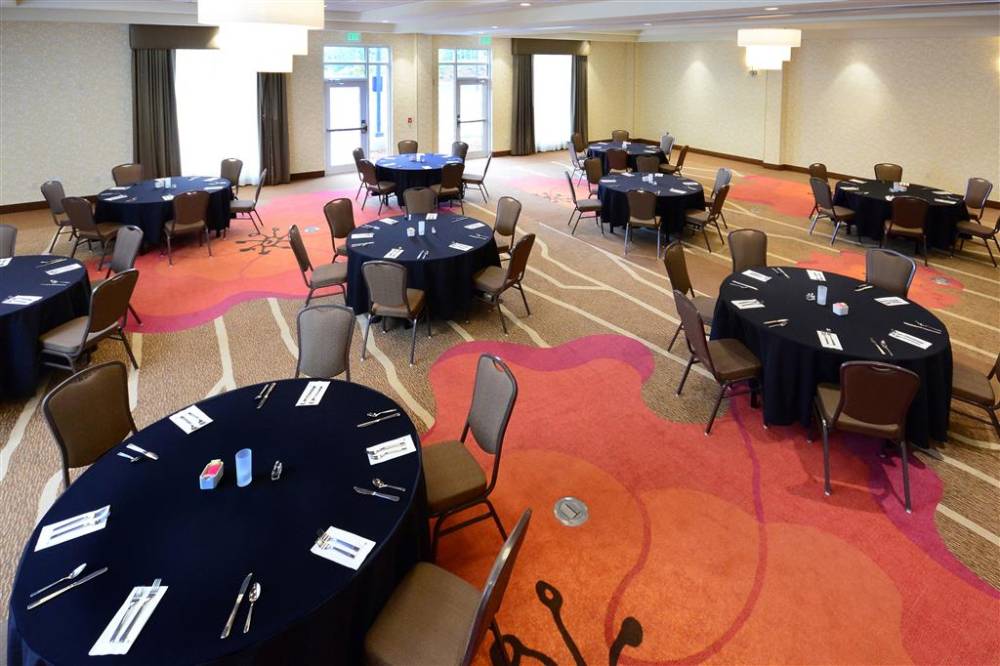 Hilton Garden Inn Greensboro Airport 2