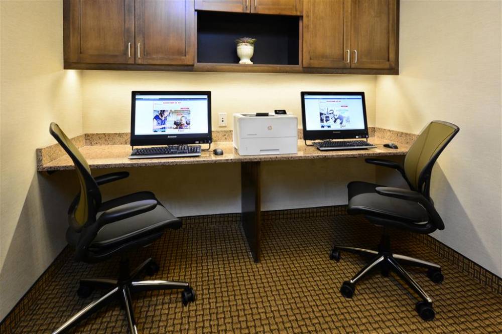 Hilton Garden Inn Greensboro Airport 7