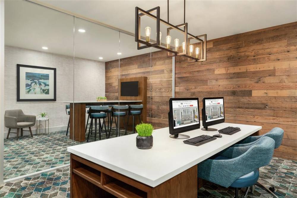 Hilton Garden Inn Seattle Airport 5