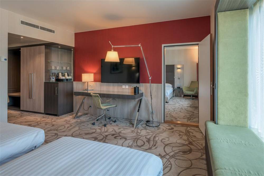 Hilton Geneva Hotel And Conference Centre 10