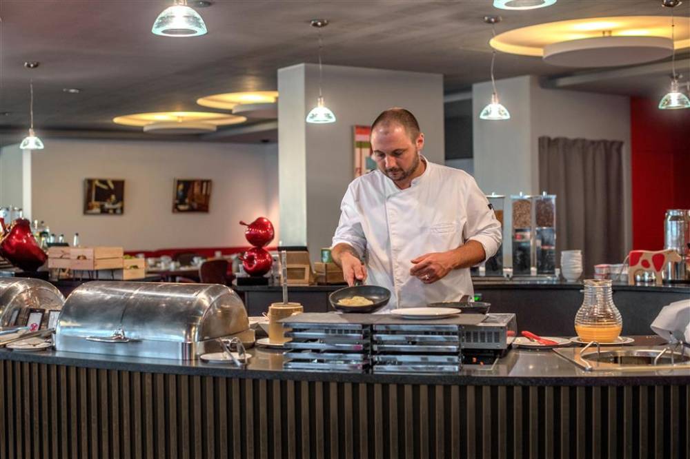 Hilton Geneva Hotel And Conference Centre 9