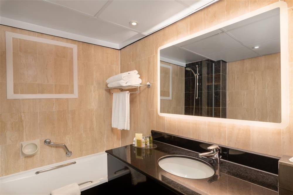 Hilton London Olympia 8