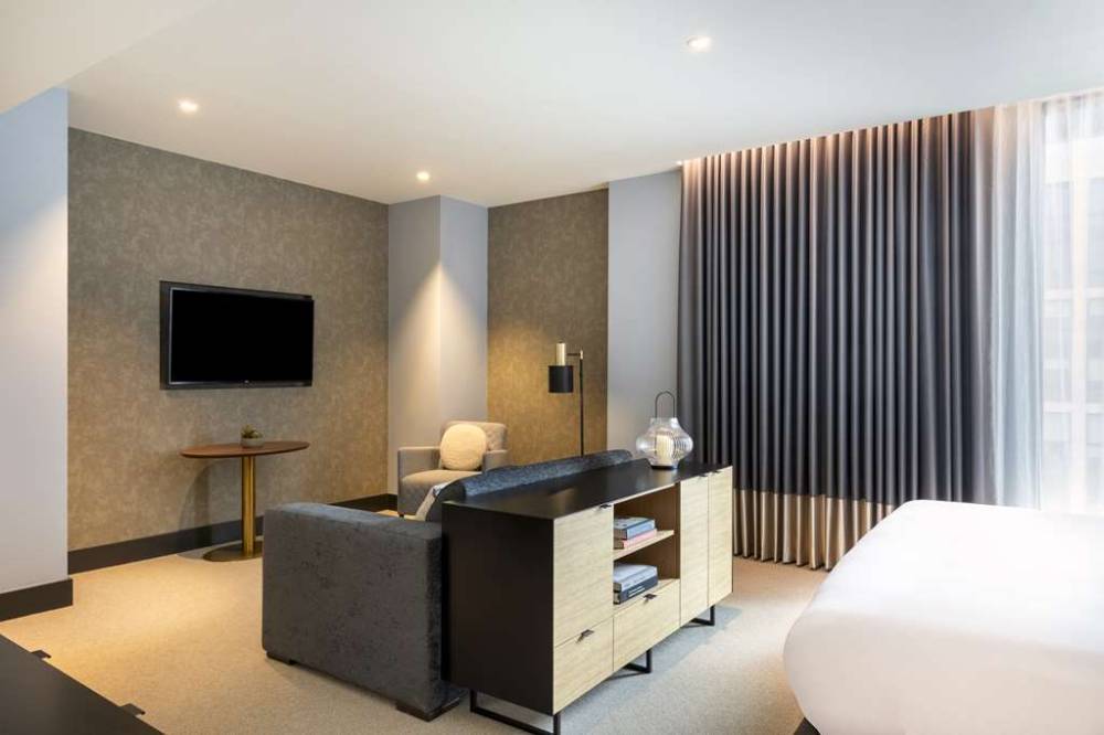 Hilton Woking 6