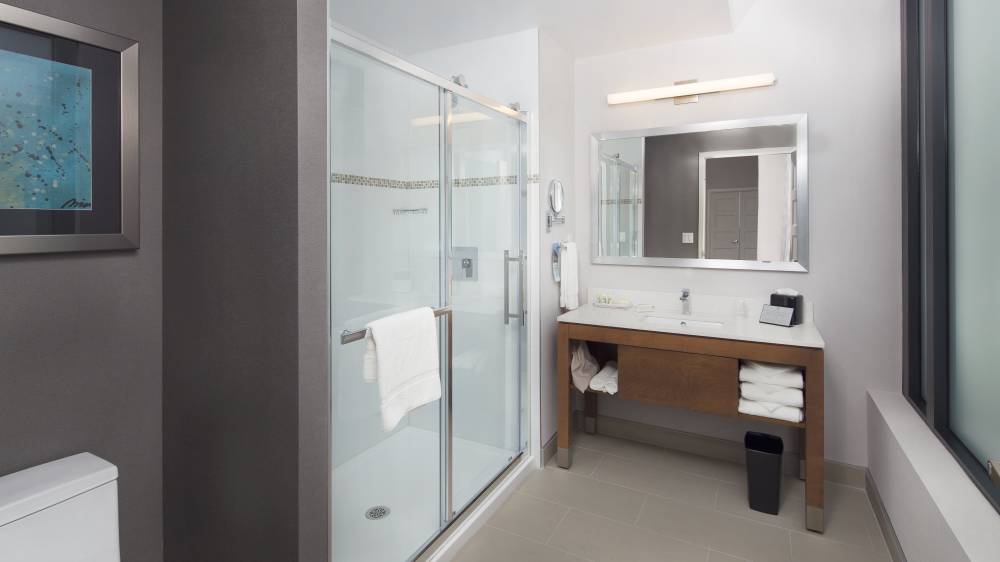 Holiday Inn And Stes Centre-ville Ouest 2