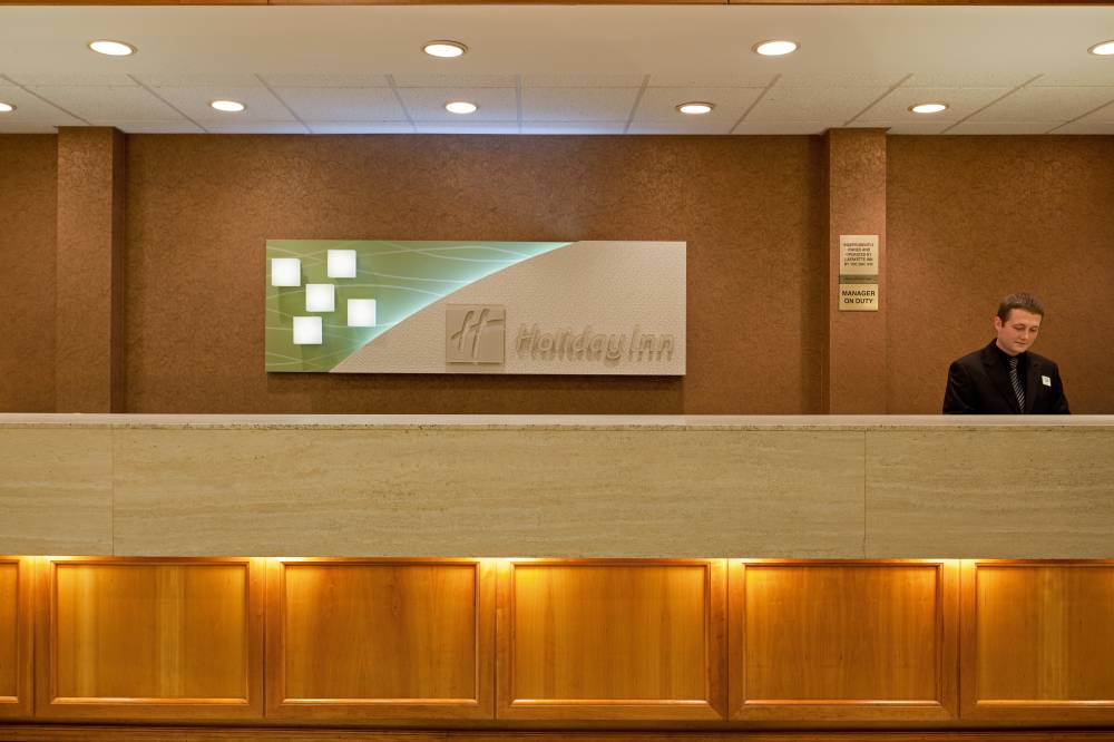 Holiday Inn By The Bay 6