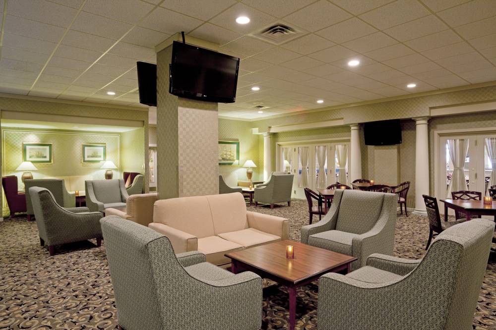 Holiday Inn By The Bay 4