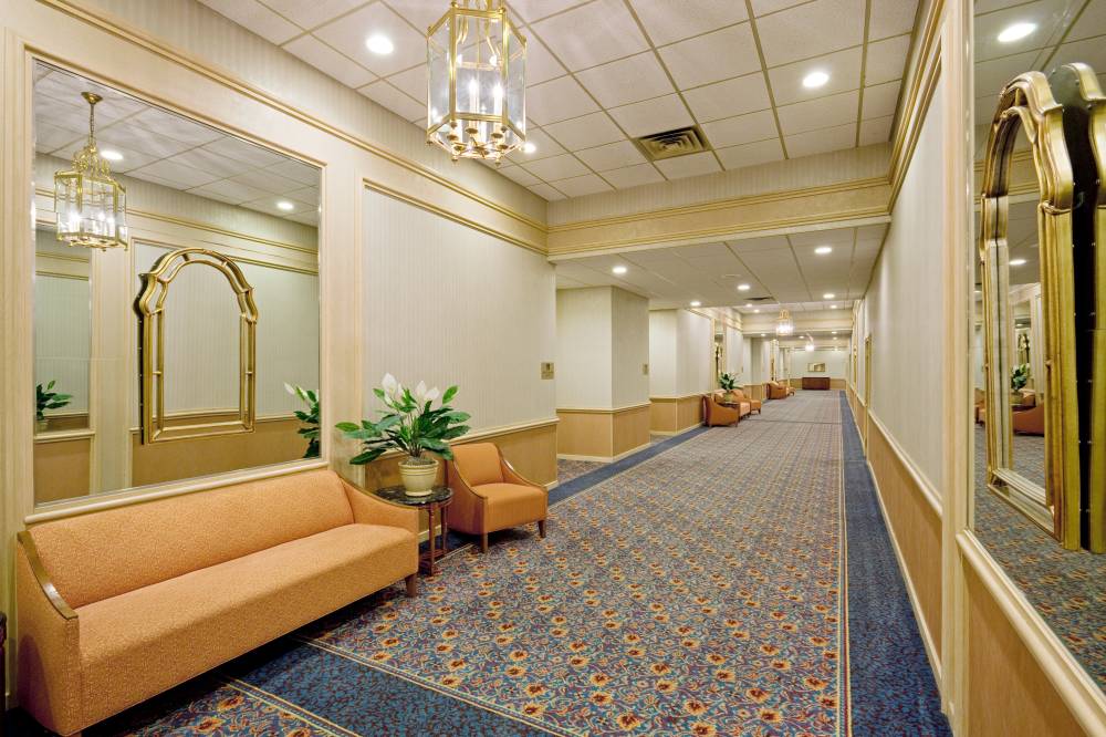 Holiday Inn By The Bay 9