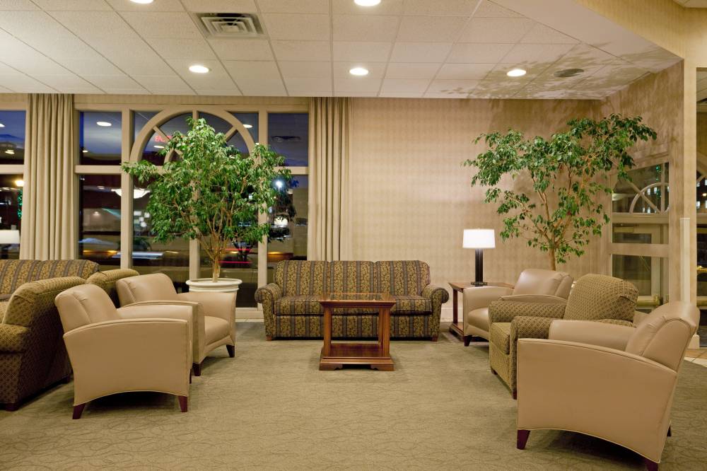 Holiday Inn By The Bay 7