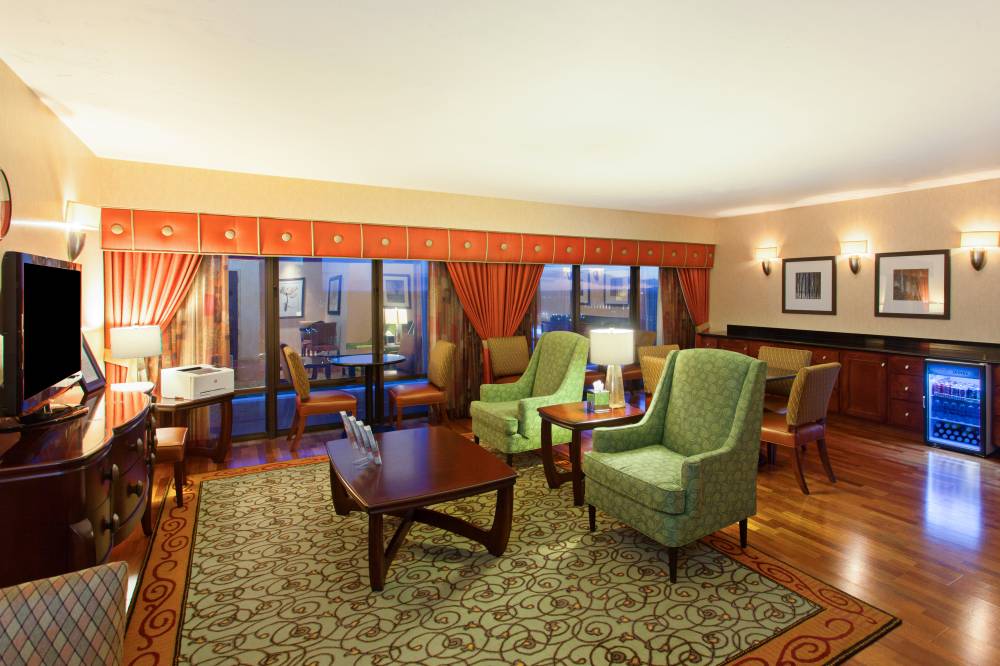 Holiday Inn Downtown 4