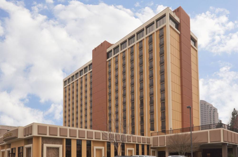 Holiday Inn Downtown 8