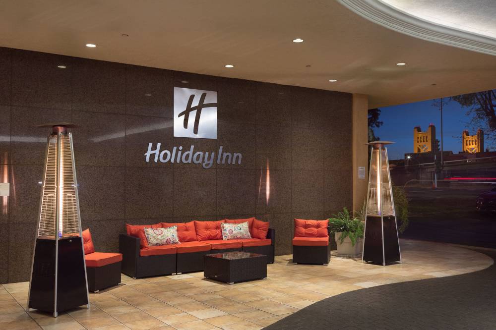 Holiday Inn Downtown 3