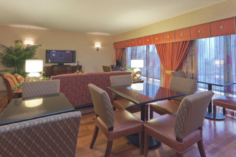 Holiday Inn Downtown 5