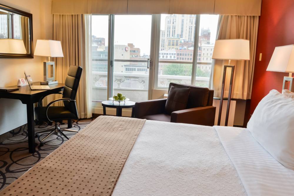 Holiday Inn Downtown 3