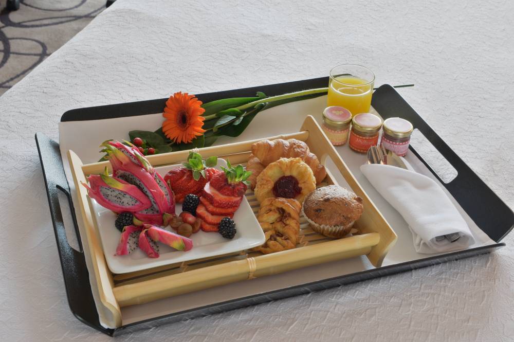 Continental Breakfast at the Holiday Inn Montréal 