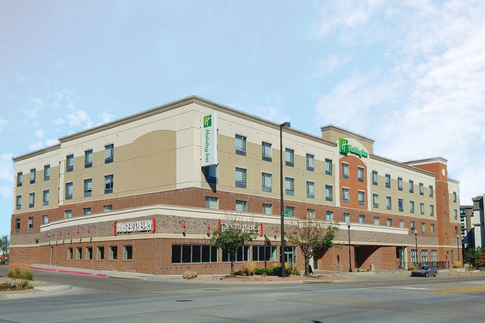 Holiday Inn Dtwn Waterpark 3