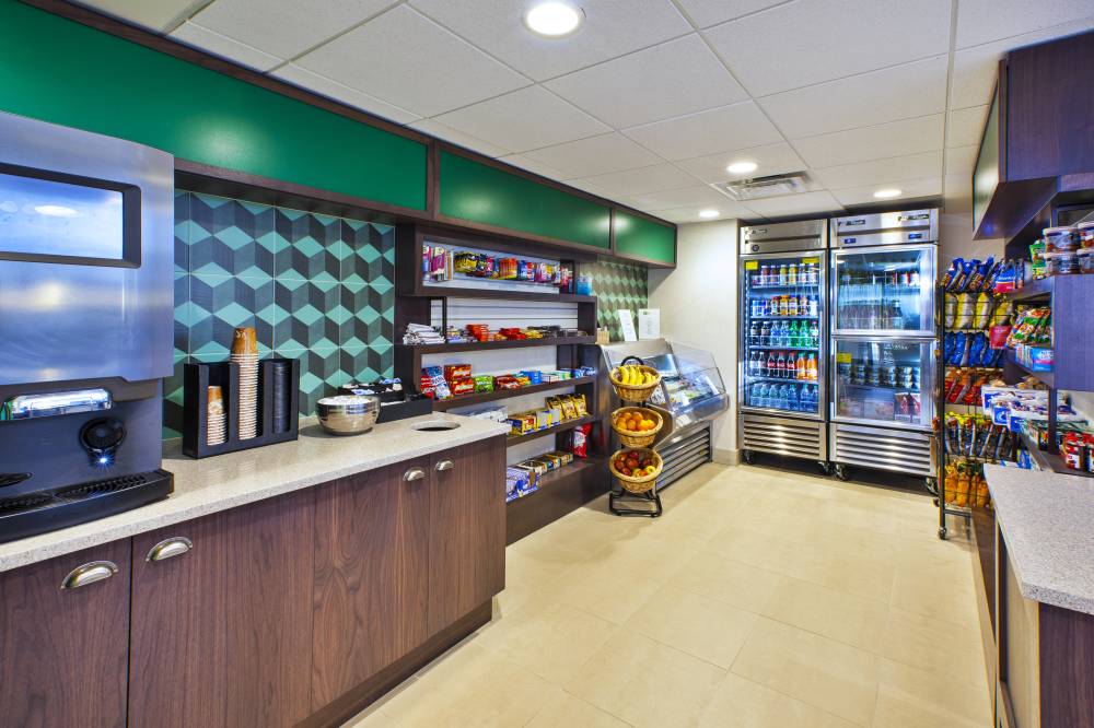 Need a quick snack? Visit our hotel Lobby Market.