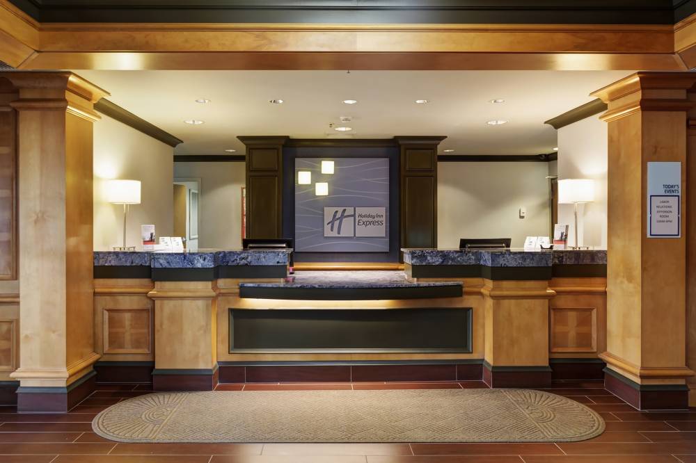 Holiday Inn Ex Hotel And Stes 8