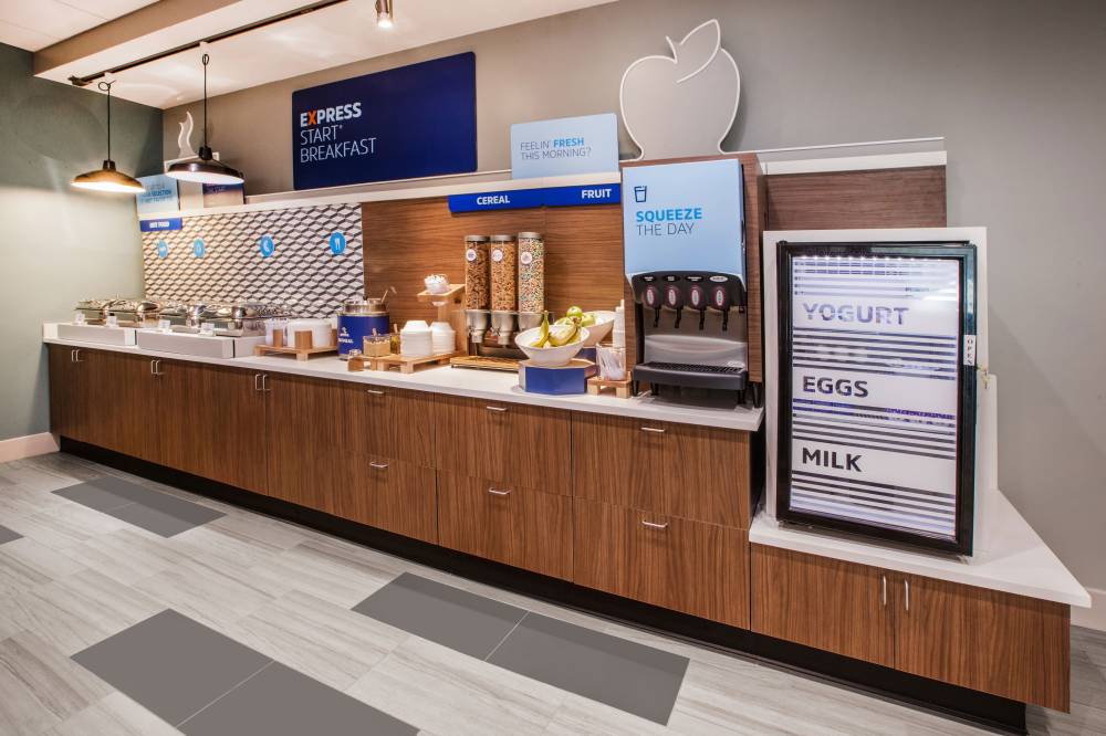 Holiday Inn Exp And Ste Sw 8