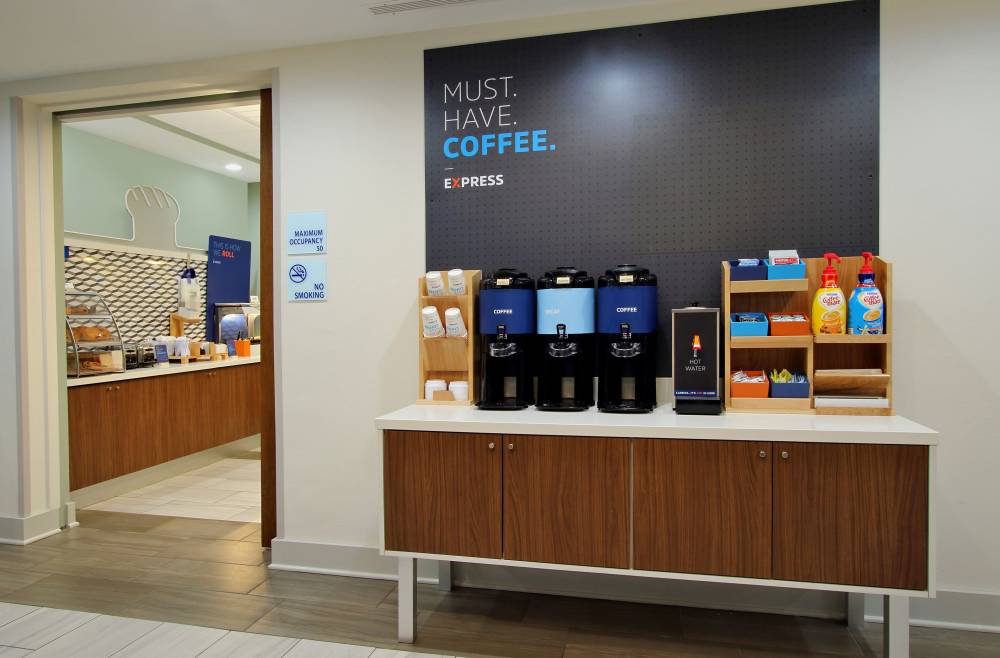 Holiday Inn Exp And Stes South 2