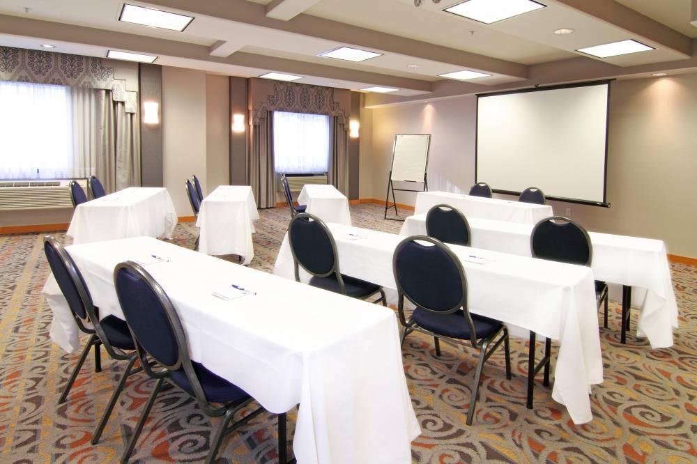 Holiday Inn Exp And Stes South 10