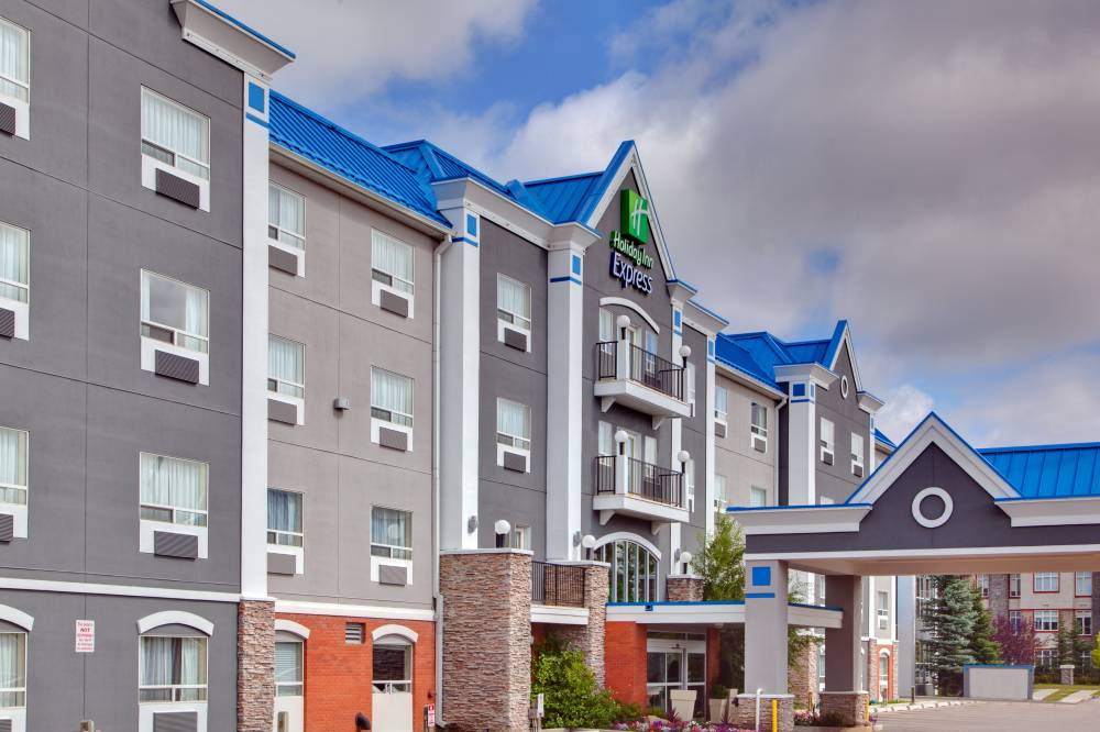 Holiday Inn Exp And Stes South 9