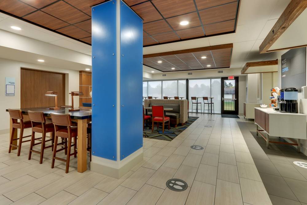Holiday Inn Exp And Stes Troy 9