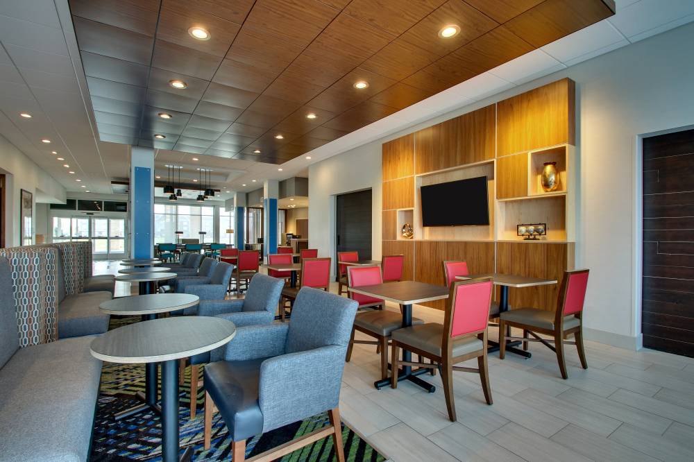 Holiday Inn Exp And Stes Troy 10