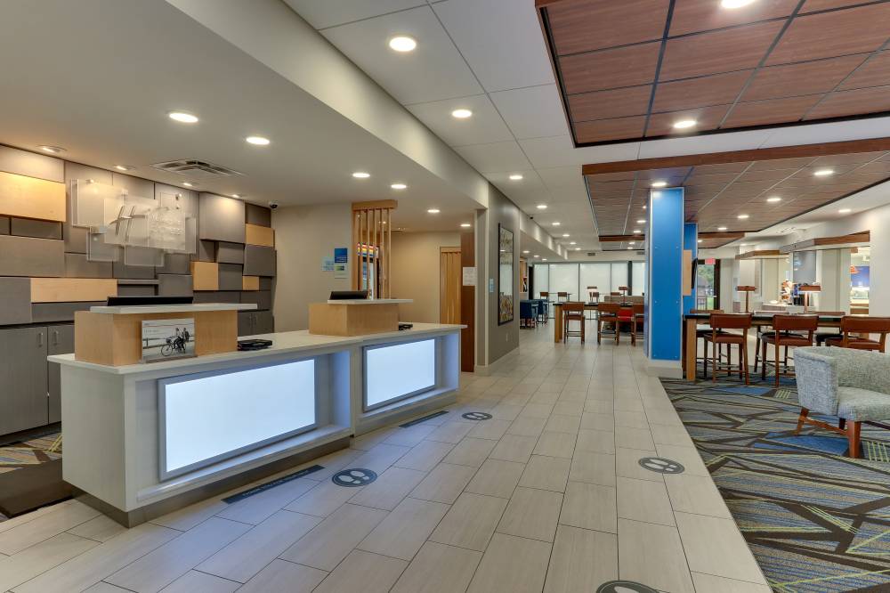 Holiday Inn Exp And Stes Troy 7
