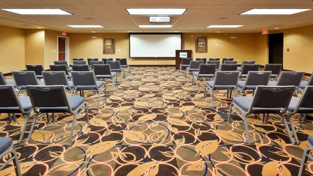 Holiday Inn Exp And Suites 4