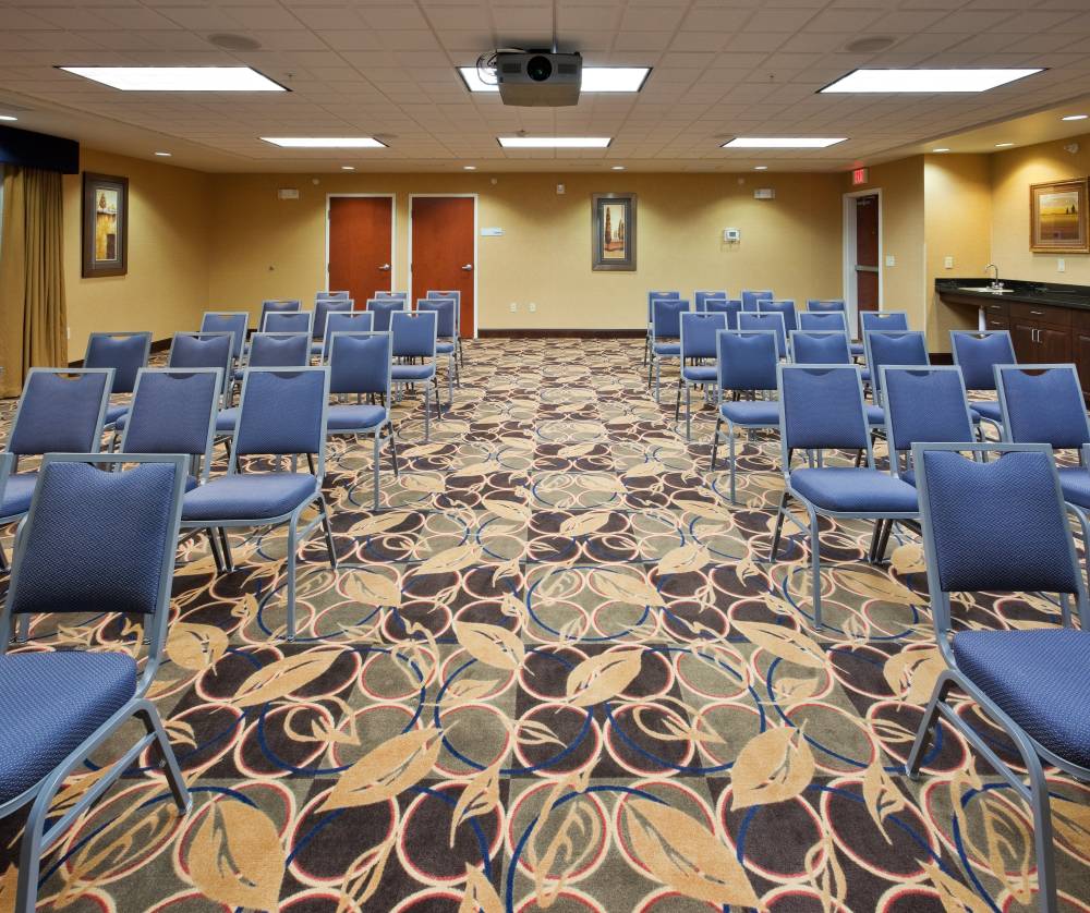 Holiday Inn Exp And Suites 5