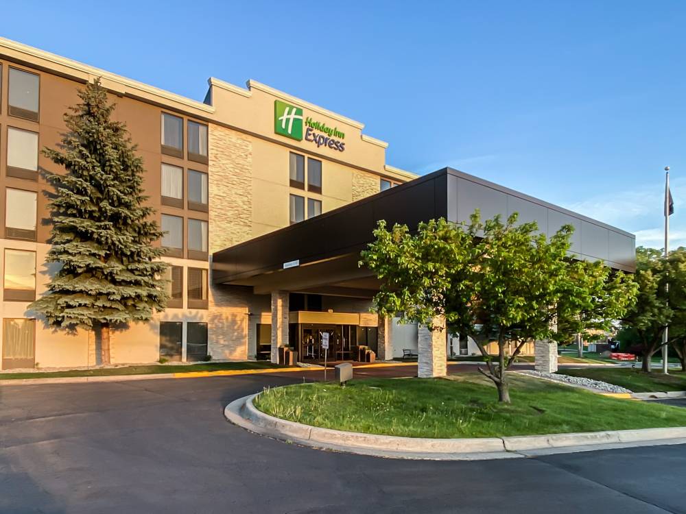 Holiday Inn Exp Campus Area 8