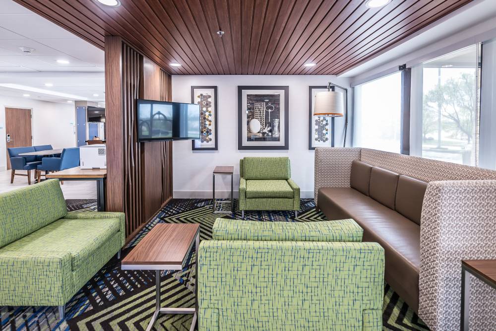 Holiday Inn Exp Campus Area 9