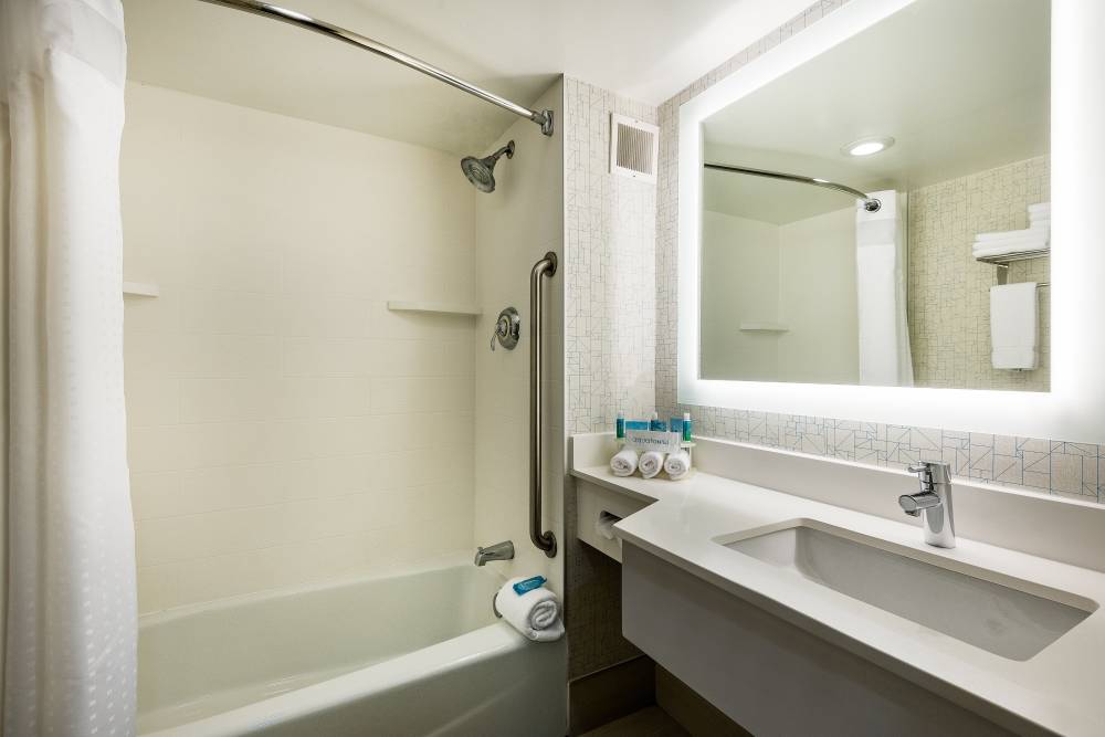 Holiday Inn Exp Campus Area 2