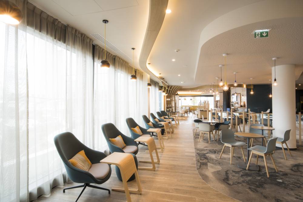 Holiday Inn Exp Cdg Airport 9