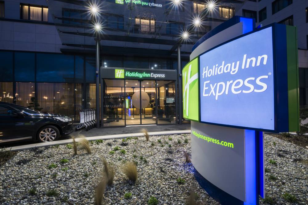 Holiday Inn Exp Cdg Airport 8